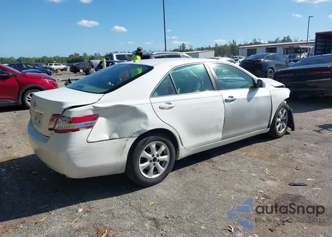 2010 Toyota Camry Le z USA, uszkodzony, nr VIN 4T1BF3EK1AU575989